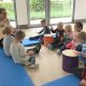 Wiebke-Klassen-vom-AHF-Musikzentrum-lernt-mit-den-Kindern-der-Kita--Rhythmen-kennen