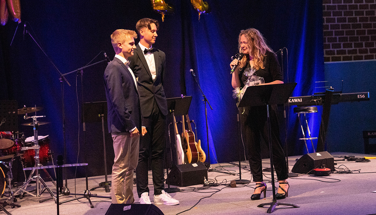 Pressebild-Olga-Schuh bedankt sich-web