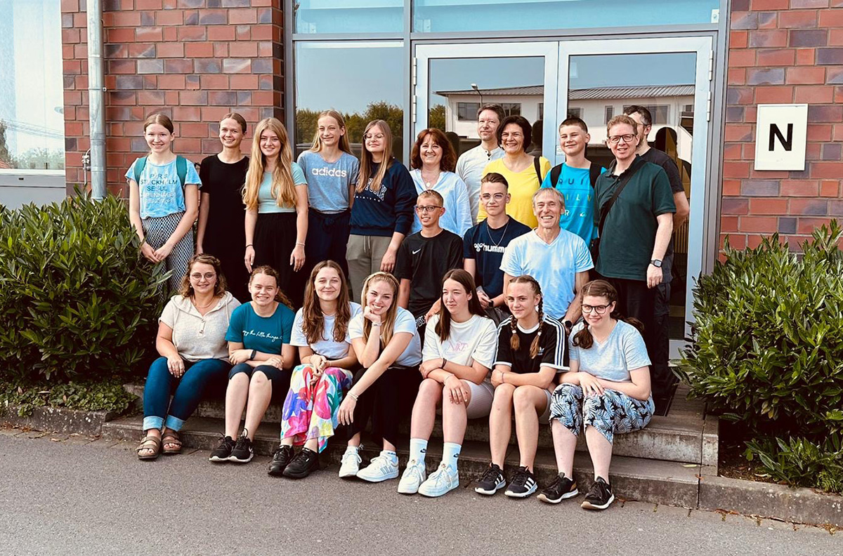 Das Schüler-Lehrer-Einsatzteam vor der Abreise zum Hilfseinsatz in Moldawien